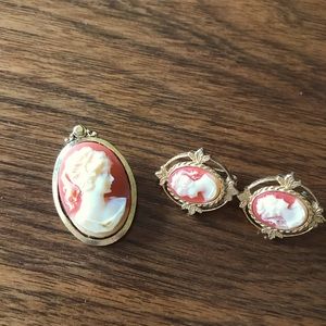 Vintage Cameo Brooch & Earrings. Gold tone. Beautiful condition.